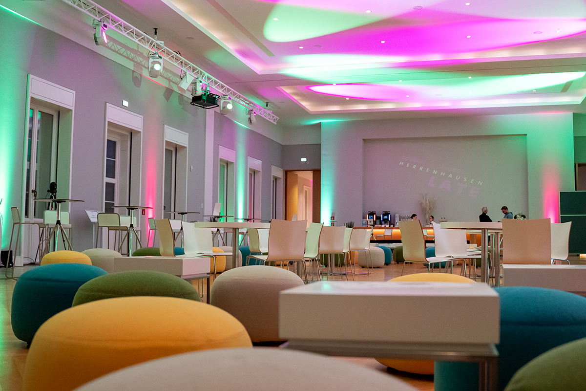 Die Chill-​Out-​Lounge der Wis­sen­schaft – Her­ren­hau­sen Late